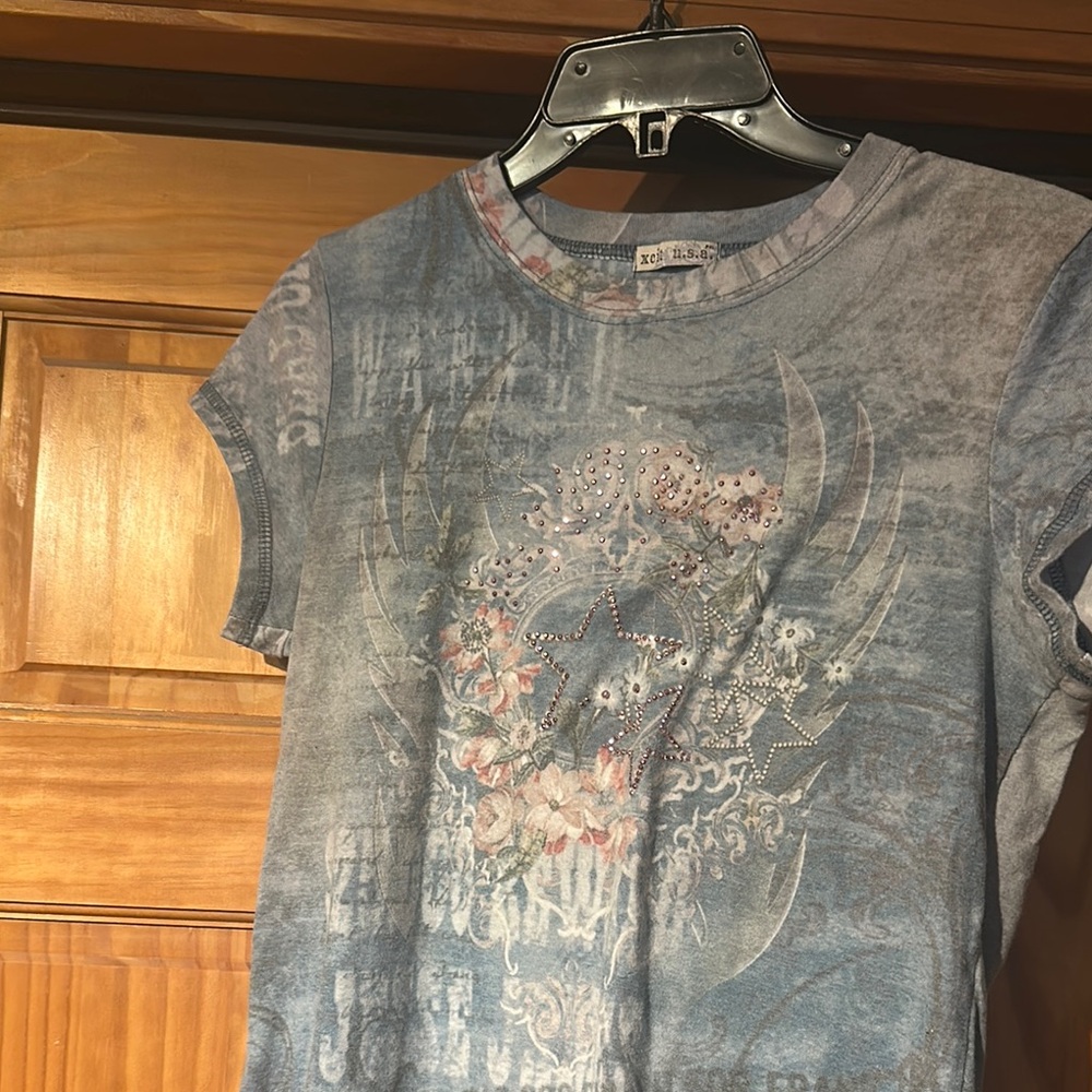 Blue Distressed Short Sleeve Tee with Vintage Appeal - Picture 5 of 5